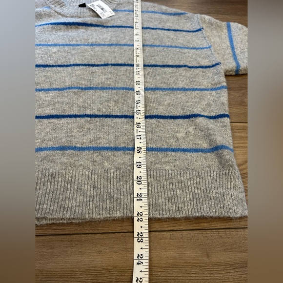 NWT American Eagle Oatmeal Gray With Blue Stripes Sweater XS Oversized - Picture 5 of 8